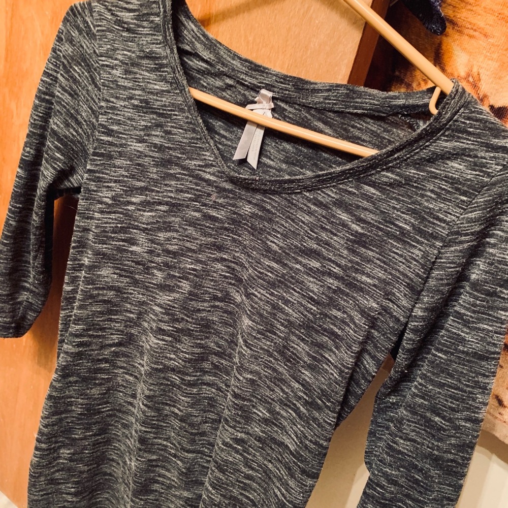 WOMENS TOP - Picture 2 of 2